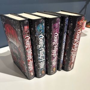 A Court of Thorns and Roses Set